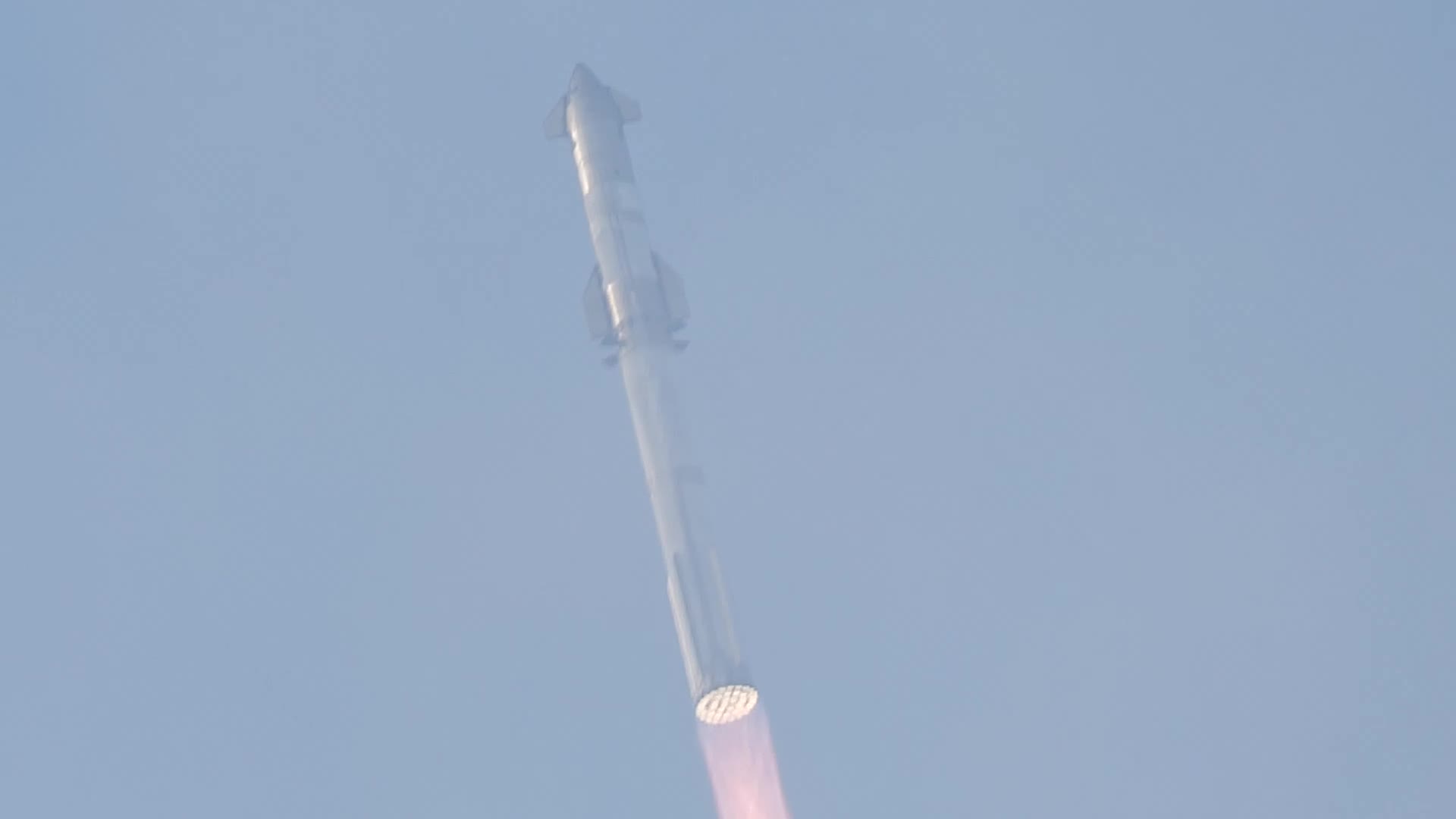 Starship full stack climbing through blue sky on Flight 3, March 14 2024